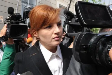 Circ la instanţă cu Ioana Băsescu. Scandal în stradă provocat de protestatarul Marian „Ceauşescu” VIDEO