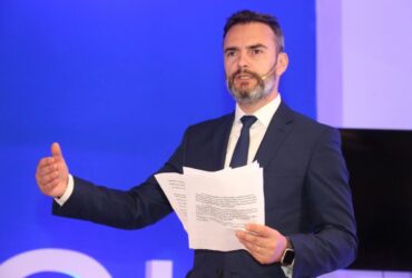 Guvernul mărește salariile, dar doar pentru personalul nedidactic din școli