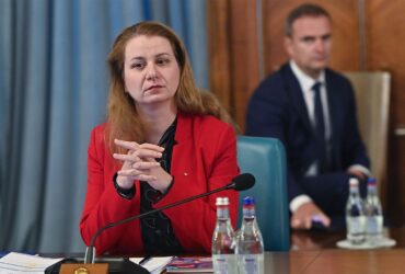 Deca: Nu suntem încă în situația de a modifica datele examenelor. Ce le transmite profesorilor