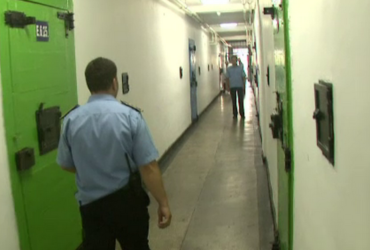 Sindicat: Poliţiştii de penitenciare vor bloca activitatea puşcăriilor şi ies în stradă