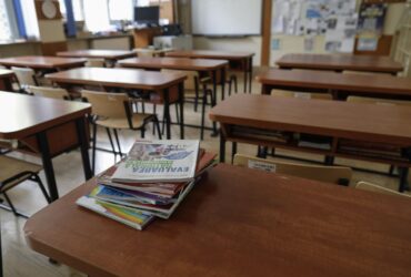A treia zi de grevă în Educație – Sindicatele îi așteaptă pe Ciucă și Ciolacu la sediul FSLI pentru discuții: „Poate vin cu o surpriză”