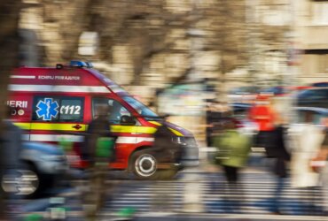VIDEO Un bărbat s-a aruncat de pe un pasaj și a căzut pe o mașină / A treia tentativă de suicid în Timișoara săptămâna aceasta