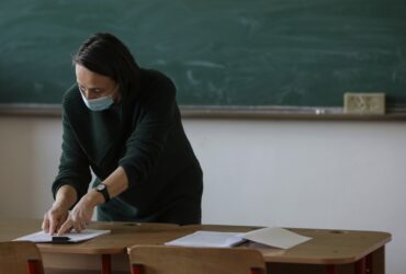 Cum sunt atrași profesorii-corectori la examenele naționale