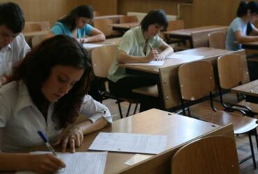 Final tensionat de an școlar. Profesorii s-au întors la clase, dar frustrările au rămas