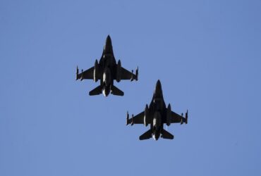 Politico: Occidentul explorează opțiunea de a pregăti în România piloți ucraineni pentru a pilota F-16