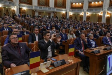 Salariu diminuat la jumătate timp de 6 luni pentru parlamentarii agresivi. Ce alte modificări sunt aduse Regulamentului