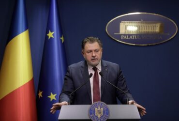 AUR reia tema privind vaccinarea obligatorie. Rafila: E iresponsabil să transmiți mesaje false