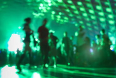 Droguri comercializate la evenimente private și în cluburi. Șase persoane, arestate
