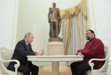 „Putin îl vrea pe Steven Seagal ca ministru al Apărării”: Mai multe ziare iraniene au crezut această glumă