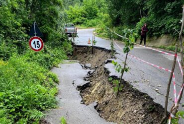 57% din drumurile judeţene necesită reabilitare, 70% din localităţi nu sunt racordate la reţeaua de distribuţie de gaze, 29% din localităţi nu dispun de reţea de apă