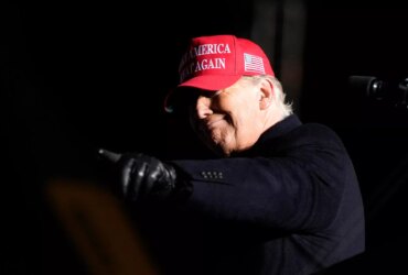 VIDEO După ce a plecat de la tribunalul din Miami, Donald Trump a făcut o oprire surpriză la un restaurant cubanez celebru, iar clienţii i-au cântat la mulţi ani