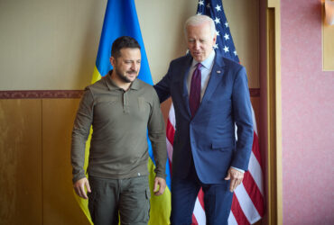 Președintele Biden mai elimină un obstacol pentru ca Ucraina să adere la NATO
