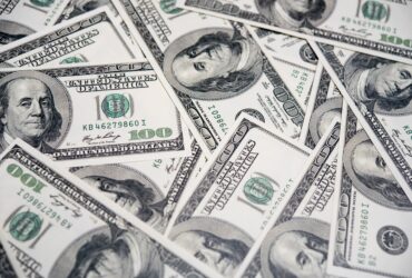 Avertismentul unuia dintre cei mai mari bancheri ruși: Sfârșitul supremației dolarului american este aproape, în timp ce yuanul chinezesc crește