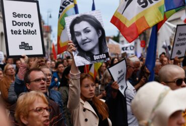 „Nu ne mai ucideți”. Protest în Polonia față de legea anti-avort, după moartea unei femei