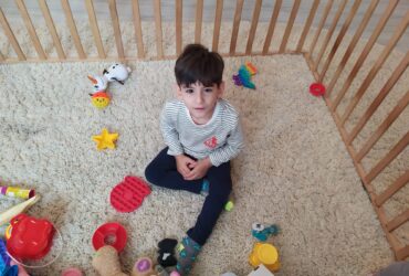 Copilărie trăită în crize repetate de epilepsie. Transplant salvator pentru David