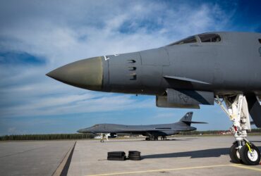 FOTO Premieră istorică: Bombardiere americane au aterizat în Suedia pentru exerciții militare comune FOTO Premieră istorică: Bombardiere americane au aterizat în Suedia pentru exerciții militare comune