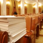 Au amenințat că violează o fetiță de 4 ani, dar au scăpat de cătușe