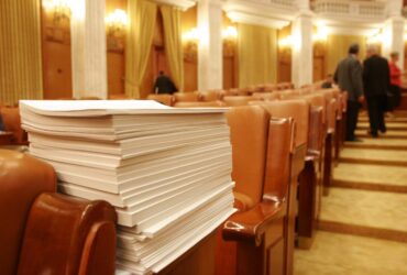 Au amenințat că violează o fetiță de 4 ani, dar au scăpat de cătușe
