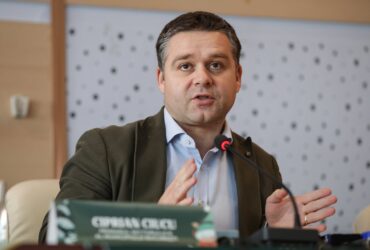 Dispută între consiliera lui Ciolacu și edilul Sectorului 6. Consumul de cartofi și soia, mărul discordiei