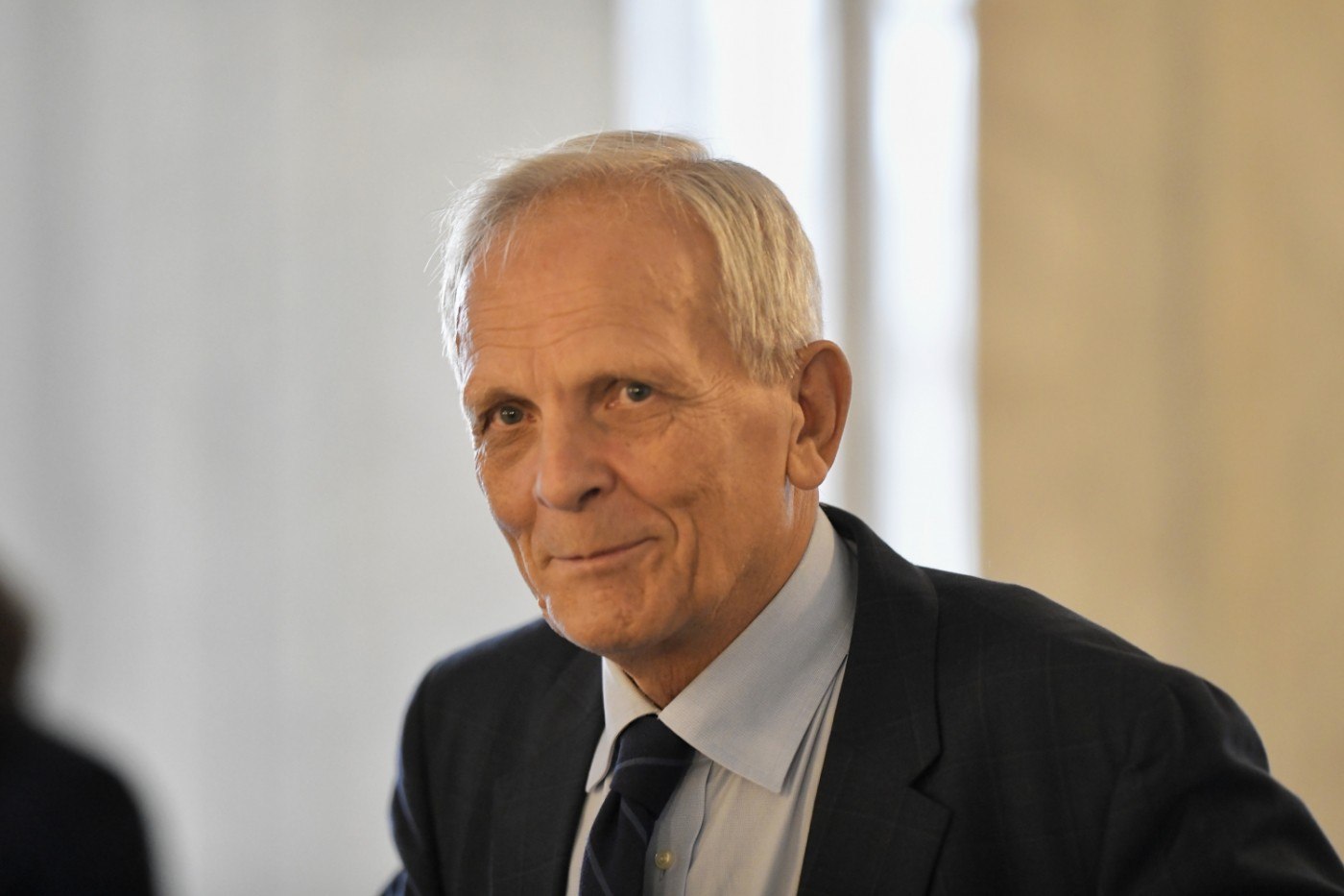 Stolojan consideră că tăierile bugetare sunt necesare. Altfel, „vom ajunge în imposibilitatea de a finanța deficitul bugetar”