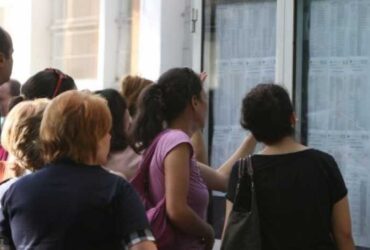 Educația din România, pe umerii suplinitorilor. Zeci de mii de profesori ieșiți din sistem își țin posturile ocupate