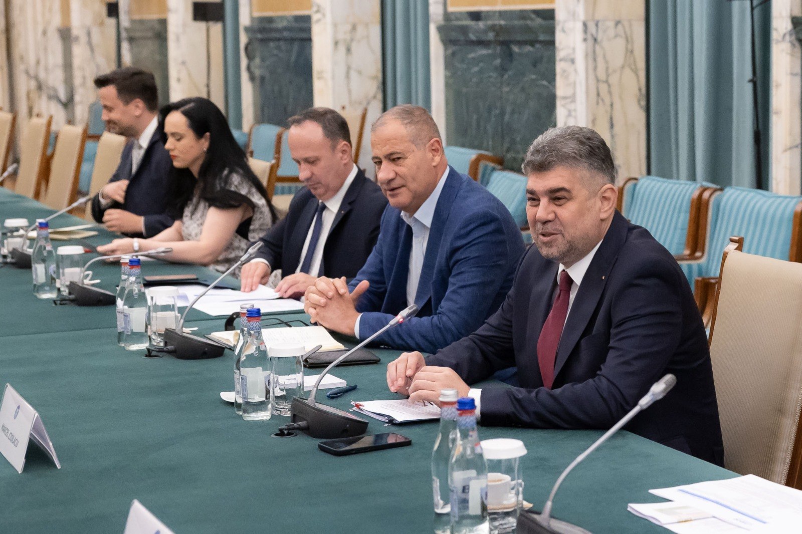 PSD propune reducerea numărului de secretari de stat și acordarea de vouchere de vacanță pentru anumiți bugetari SURSE
