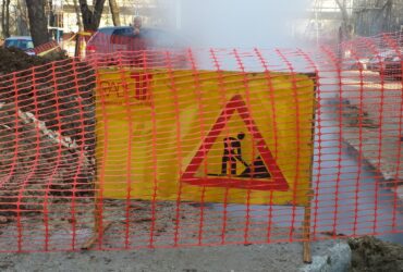 Peste 500 de blocuri din aproape toate sectoarele Capitalei rămân fără apă caldă de luni