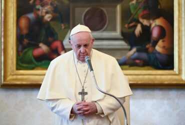 Papa Francisc va înfiinţa o comisie pentru a-i onora pe martirii creştini din zilele noastre