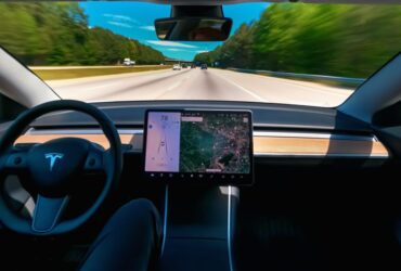 ​Victorie de etapă pentru Tesla privind sistemul Autopilot: Un judecător decide că proprietarii trebuie să apeleze la mediere