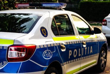 Braşov: Un bărbat a ameninţat trei adolescenți de pe stradă cu un cuţit / El era nemulţumit că cei trei fac gălăgie în jurul blocului