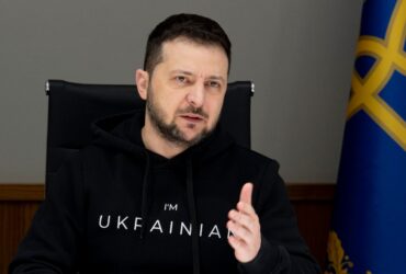 VIDEO Zelenski: Oamenii ar trebui să simtă că resursele bugetare sunt utilizate corect şi adecvat. Pietrele de pavaj, decoraţiunile şi fântânile pot aştepta până după victorie