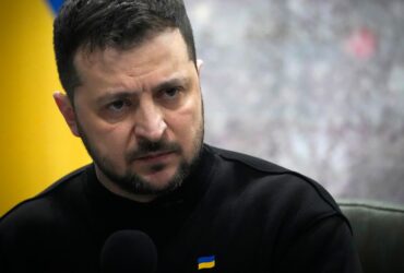 „L-a făcut praf și pulbere”. Cum relatează presa schimbul aprins de replici între Zelenski și omologul bulgar: „Domnule Radev, acesta nu e conflict, ci război!”