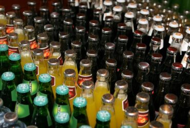 ​Sucurile s-ar putea scumpi cu 20-50% dacă se adaugă taxă pe zahăr, spun companiile din piață