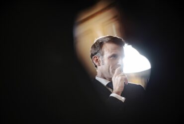 VIDEO O cântăreață franceză a făcut aluzii, în plin concert, la linșarea lui Emmanuel Macron / Autoritățile au deschis o anchetă