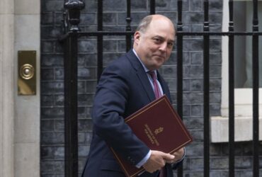 Ministrul britanic al apărării afirmă că va renunţa la funcţia sa din guvern la următoarea remaniere