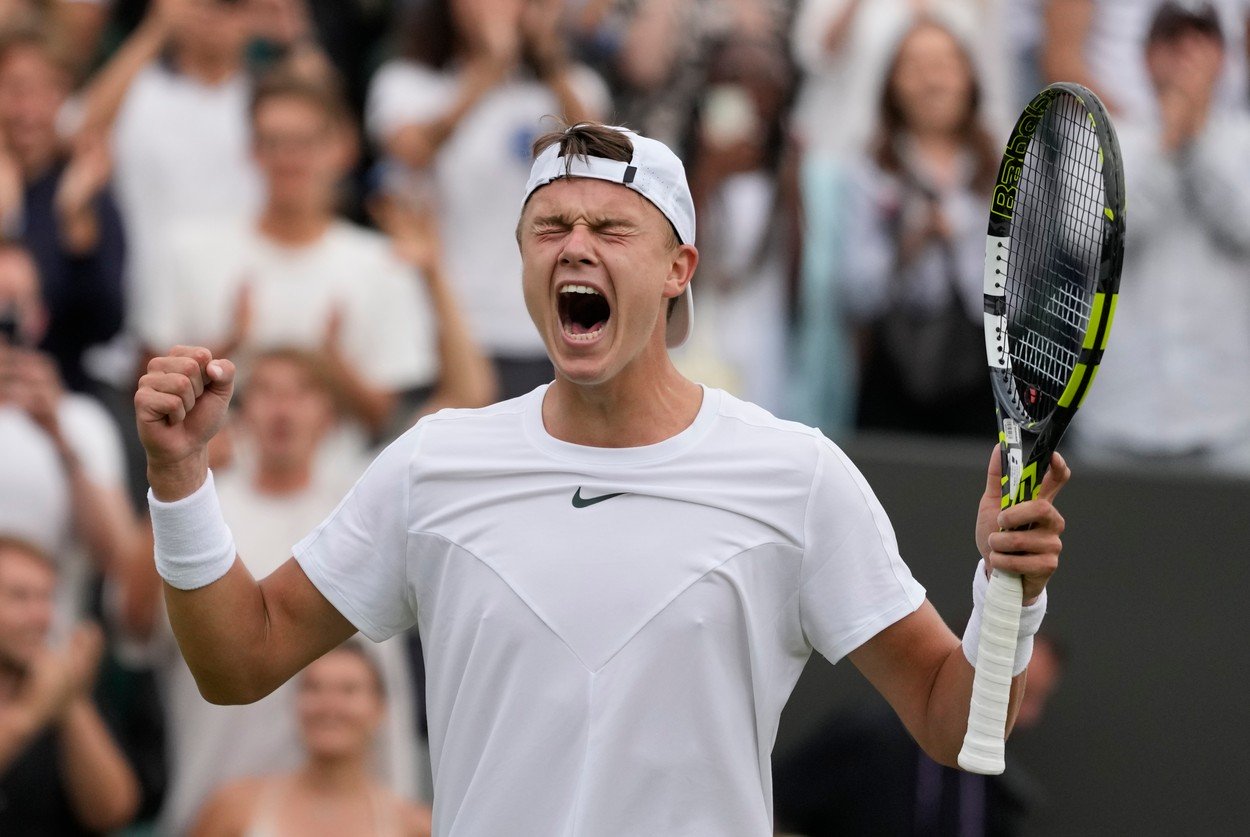 VIDEO Holger Rune, în optimi la Wimbledon – Mingi de meci salvate și revenire incredibilă în super-tiebreak