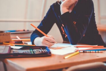 Cursuri gratuite de educație remedială la Română și Matematică