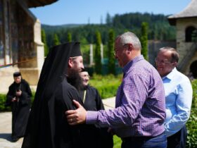 Ciucă a primit Ordinul „Crucea Bucovinei”. Șeful PNL a vizitat Mânăstirea Voroneț Ciucă a primit Ordinul „Crucea Bucovinei”. Șeful PNL a vizitat Mânăstirea Voroneț