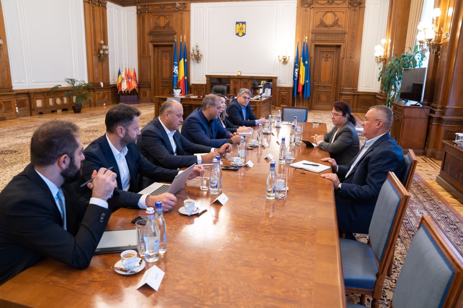 Ciucă, discuții cu mediul de afaceri: Dialogul este obligatoriu înainte de a susține orice fel de măsuri fiscale