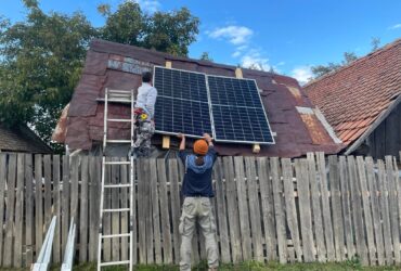 Panouri fotovoltaice pentru copiii fără curent: „Ajungem și la oameni care nu au toaletă deloc”