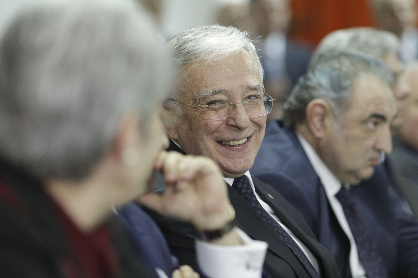 Aristocrația bugetară. Cine a scăpat de alegerea între salarii de nabab și pensii generoase Aristocrația bugetară. Cine a scăpat de alegerea între salarii de nabab și pensii generoase