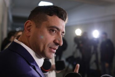 Simion, întrebat dacă şi-ar vaccina copiii: „Cu siguranţă, nu sunt un nebun, nu sunt antivaccinist”