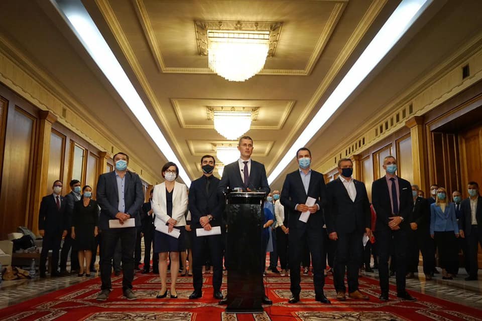 Ce bani primesc strategii USR. Cea mai mare sumă, către fostul ministru Ghinea Ce bani primesc strategii USR. Cea mai mare sumă, către fostul ministru Ghinea
