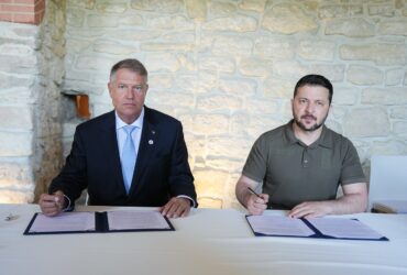 Iohannis, scrisoare trimisă lui Zelenski, de Ziua Independenței Ucrainei. Palatul Cotroceni va fi iluminat în culorile drapelului ucrainean