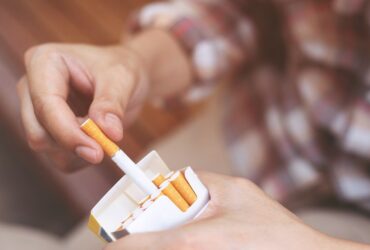 Campanie antifumat în școli. Aproape o treime dintre tinerii peste 15 ani, fumători