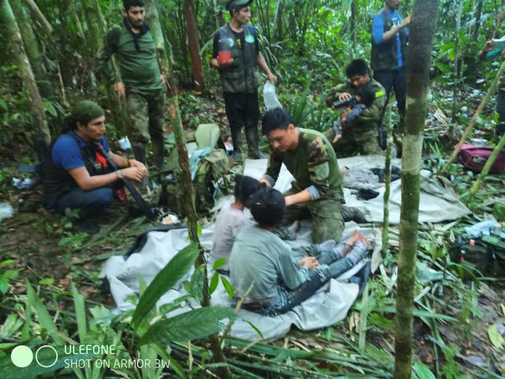 Detaliu cutremurător despre fetița de 13 ani care și-a îngrijit frații timp de 40 de zile în junglă după prăbușirea unui avion / Tatăl ei a fost arestat
