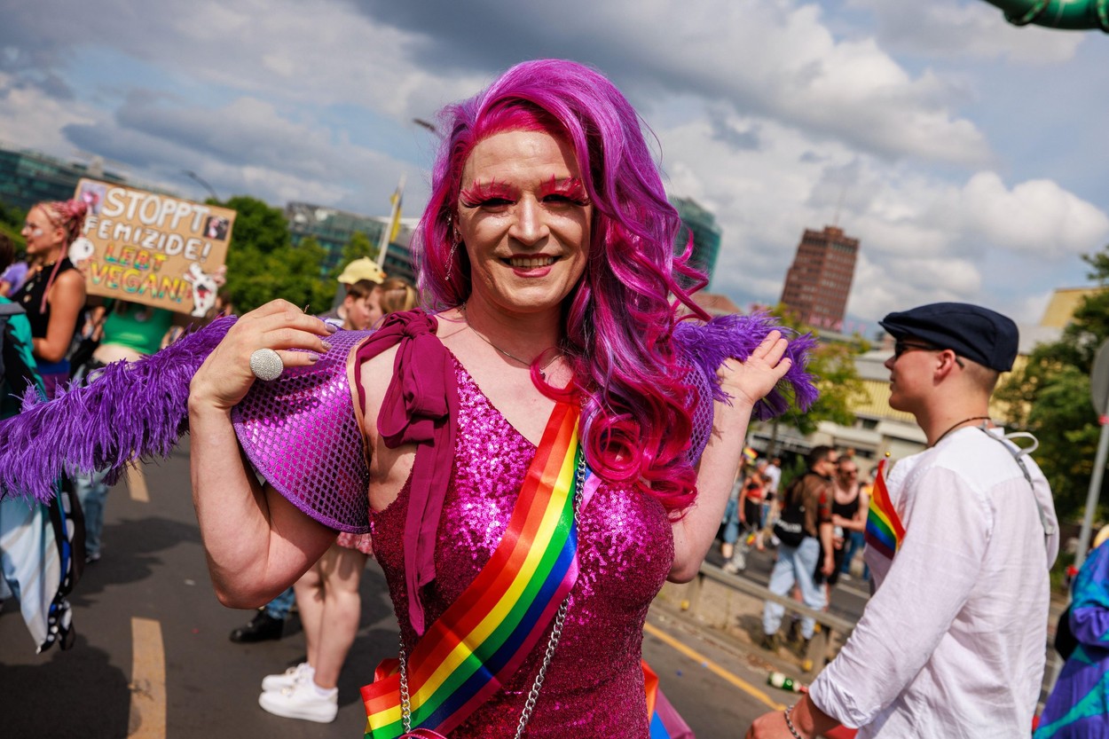 Cabinetul german adoptă proiectul de lege al autodeterminării. Procedura simplă prin care persoanele transgender, intersexuale și non-binare își pot schimba, în acte, genul și numele