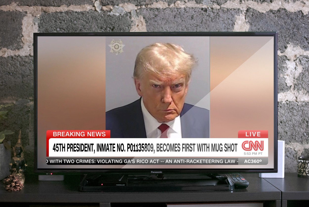 VIDEO „Frumos tip”, ironizează Biden în „mugshot”-ul lui Trump