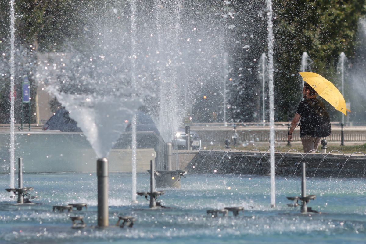 ​Zi caniculară în aproape toată țara / Ploi torențiale și vijelii spre seară