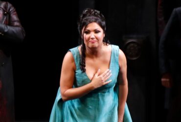 Celebra soprană rusă Anna Netrebko dă în judecată Metropolitan Opera pentru că a renunțat la ea din cauza războiului